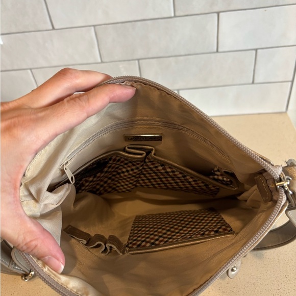 Giani Bernini Metallic Champagne Pebble Leather Crossbody Bag Shoulder Bag Purse - Picture 10 of 10